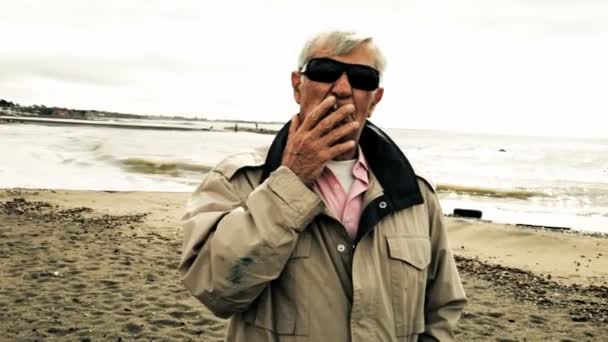 Mafia old boss smoking cigarette — Stock Video