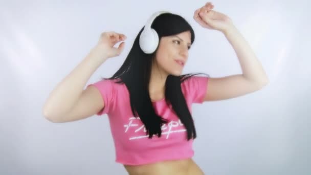 Gadis di headphone — Stok Video