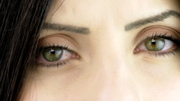 Зеленые глаза — стоковое видео