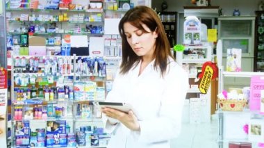 iyi görünümlü eczacı