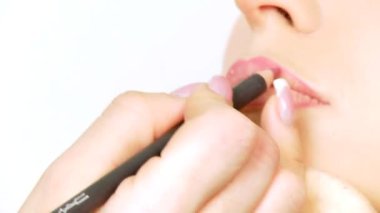 moda model kırmızı dudaklar ruj