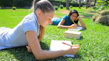 kadın okuma kitabı Park