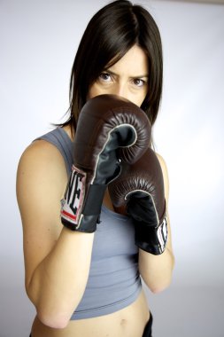 güçlü güzel kadın boksör savunma