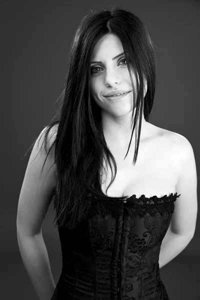 Gorgeous brunette posing in studio smiling — Stock Photo, Image