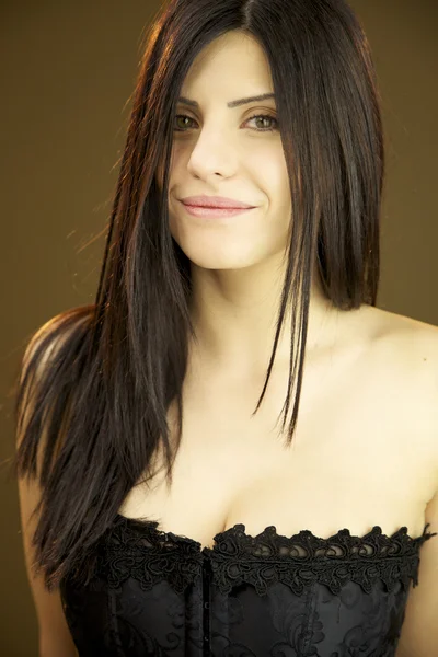 Šťastné usměvavá brunetka v corsette — Stock fotografie