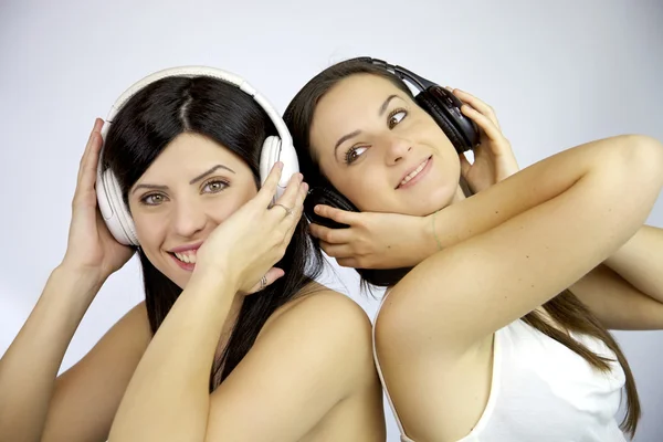 Friendship is listening music together — Stock Photo, Image