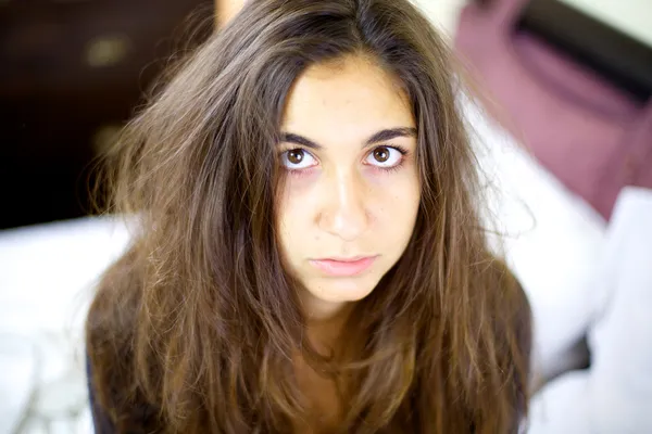 Kadın yorgun ve hasta ile kötü saç gün