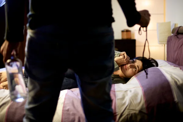 kadın kocasının sarhoş korkuttu