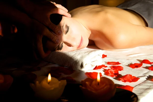 Woman getting head massage from professional therapist — Stock Photo, Image