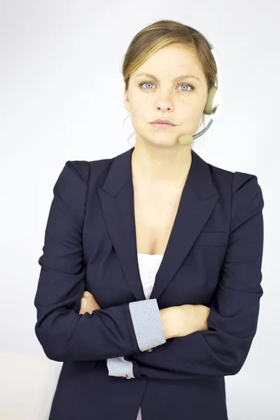 Professionell hjälptelefon receptionisten tittar — Stockfoto