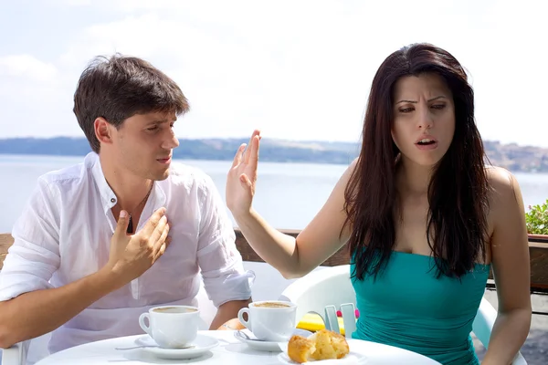 Beautiful woman angry with boyfriend not willing to listen — Stock Photo, Image