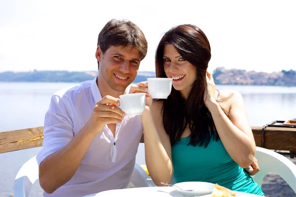 Happy couple having breakfast in vacation in Italy — Stock Photo, Image
