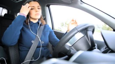 kadın sürücü araba için başlangıç