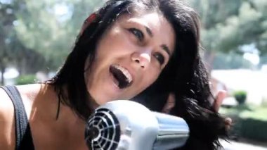 güzel kız dans ve şan