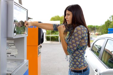 gaz fiyat savaşmak isteyen kadın