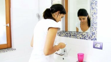 Kız çamaşır diş