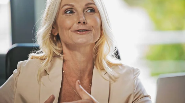 Excited Middle Aged Businesswoman Looking Away While Talking Office — Stock Photo, Image