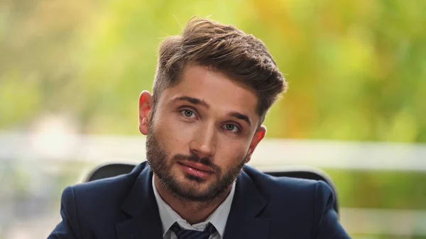 Young Bearded Businessman Formal Wear Looking Camera Office — Stock Photo, Image