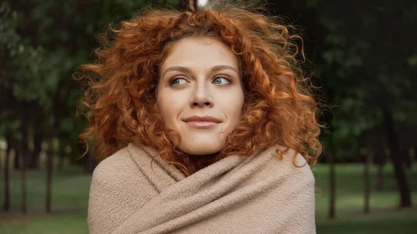 Pleased Redhead Woman Blue Eyes Covered Blanket — Stock Photo, Image