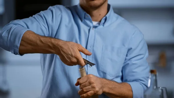 Cropped View Man Opening Bottle Wine — Stock Photo, Image