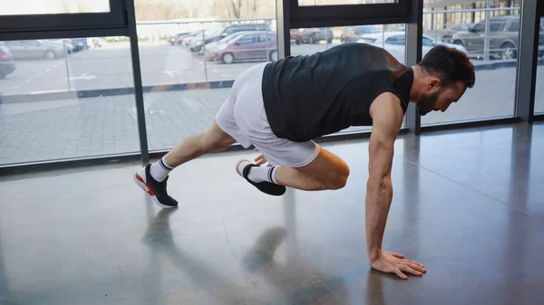 Side View Athletic Sportsman Training Gym — Stock Photo, Image