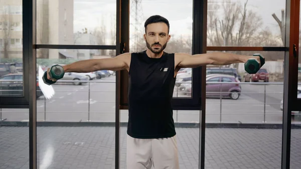 Entraînement Sportif Avec Haltères Dans Centre Sportif — Photo