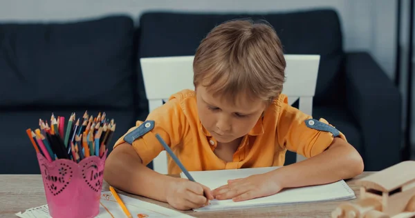 Boy Drawing Paper Wooden Toy Car Pen Holder Colorful Pencils — Φωτογραφία Αρχείου