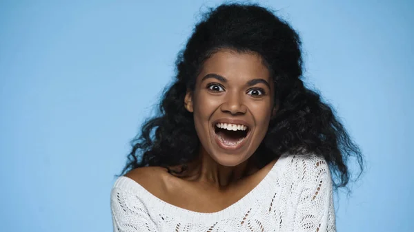 Amazed African American Woman White Knitted Sweater Looking Camera Isolated — Stok fotoğraf