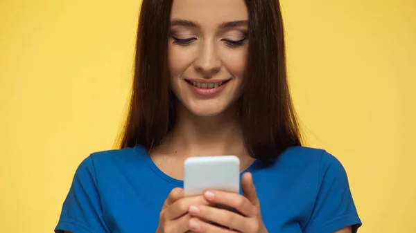 Young Brunette Woman Smiling While Chatting Mobile Phone Isolated Yellow — Foto de Stock