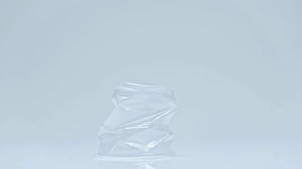 Taza de plástico desmenuzado aislado en gris con espacio de copia, concepto de cero residuos — Stock Photo