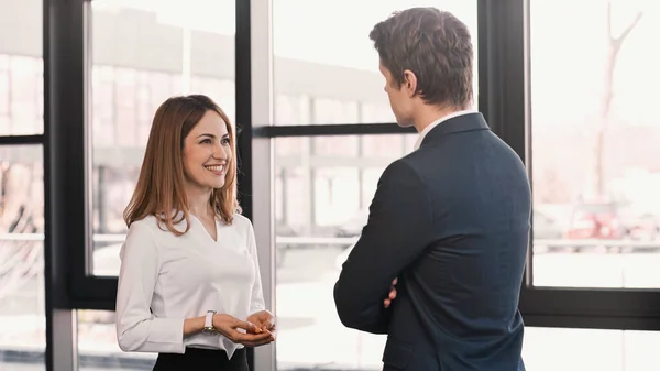 Businessman listening to smiling woman talking during job interview — стоковое фото