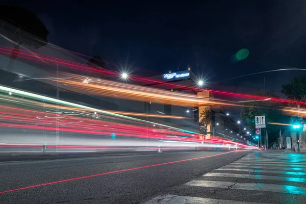 Cool Długi Ekspozycji Zajęty Ruchu Neon Niebiesko Pomarańczowe Szlaki Świetlne — Zdjęcie stockowe