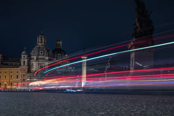 Cool Long Exposure Bus Traffic Neon Blue Orange Light Trails — Fotografia de Stock