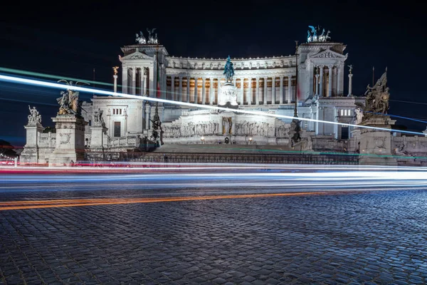 Ampla Vista Tráfego Praça Piazza Venezia Roma Itália Noite Escura — Fotografia de Stock