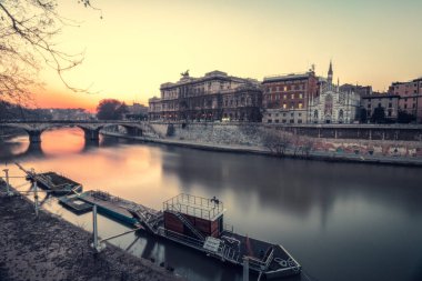 Roma 'nın Tiver Nehri manzarası. San Giovanni dei Fiorentini