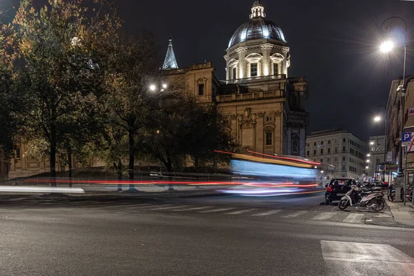 Cool Long Exposure Cars Traffic Light Trails Night View Basilica — стоковое фото