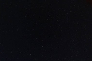 Mitzpe Ramon krateri, Negev, İsrail 'deki gece gökyüzü yıldızlarının görüntüsü