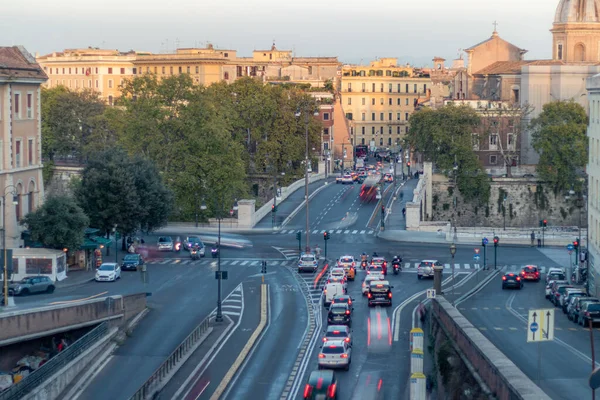 Tráfego Carros Cidade Roma Itália Praça Noite — Fotografia de Stock