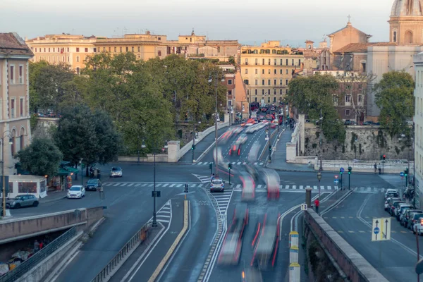 Tráfego Carros Cidade Roma Itália Praça Noite — Fotografia de Stock