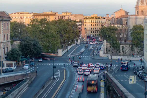 Tráfego Carros Cidade Roma Itália Praça Noite — Fotografia de Stock