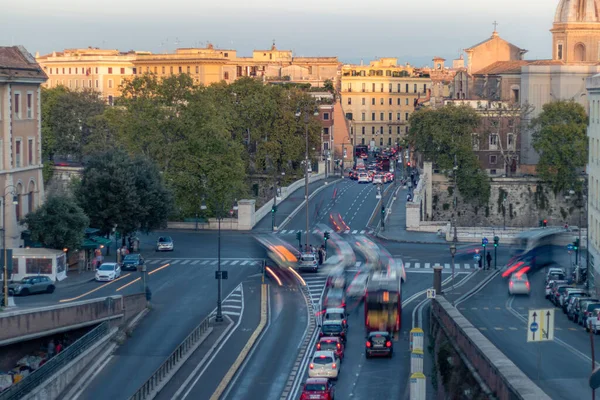 Tráfego Carros Cidade Roma Itália Praça Noite — Fotografia de Stock