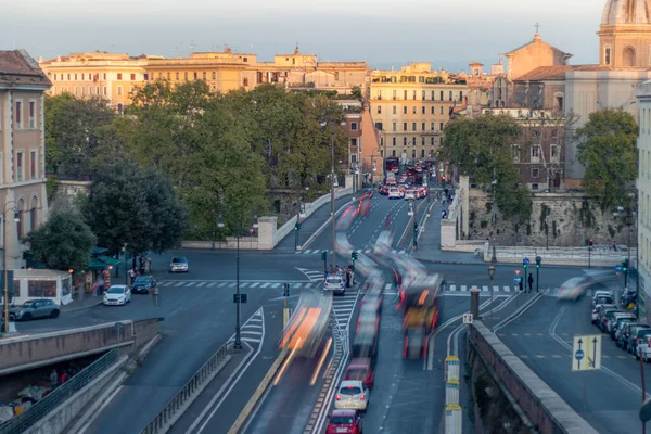 Tráfego Carros Cidade Roma Itália Praça Noite — Fotografia de Stock