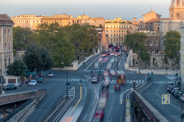 Tráfego Carros Cidade Roma Itália Praça Noite — Fotografia de Stock