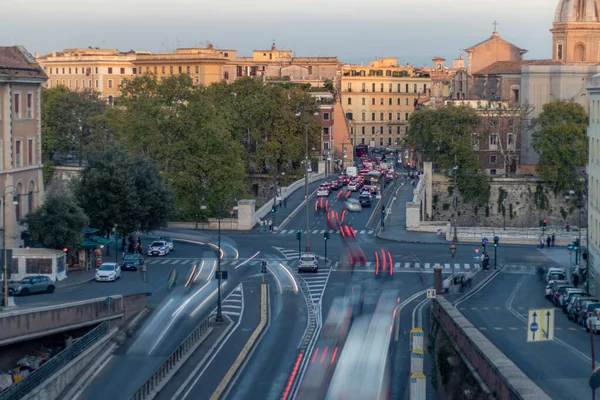 Tráfego Carros Cidade Roma Itália Praça Noite — Fotografia de Stock