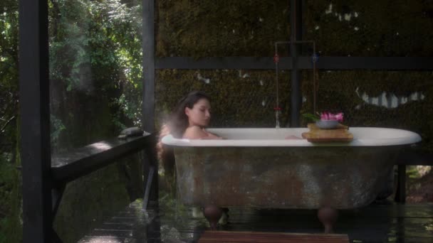 Girl Bathtub Forest Rain Beautiful Young Woman Relaxing Bathroom Tropical — Vídeo de Stock