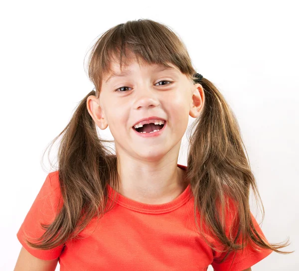 Vrolijk meisje in rood shirt — Stockfoto