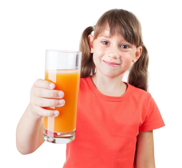 Kleines Mädchen mit einem Glas frischem Saft — Stockfoto