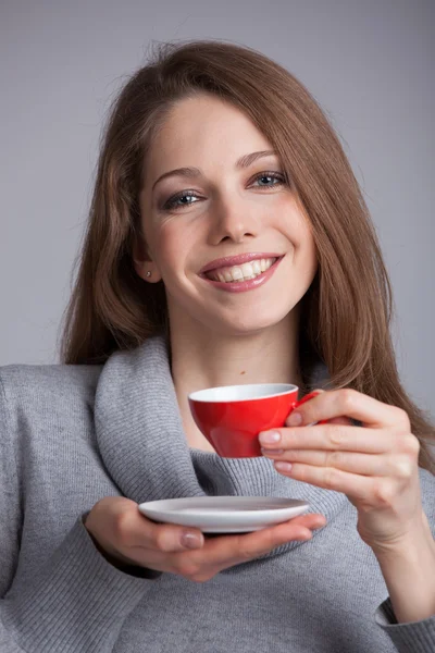 Cute girl holding a cup of coffee — Stock Photo, Image