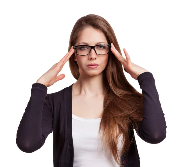 Nettes langhaariges Mädchen in Brille fokussiert — Stockfoto