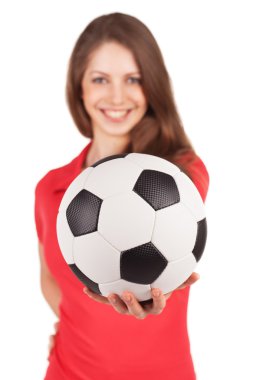 bir futbol topu tutan kız